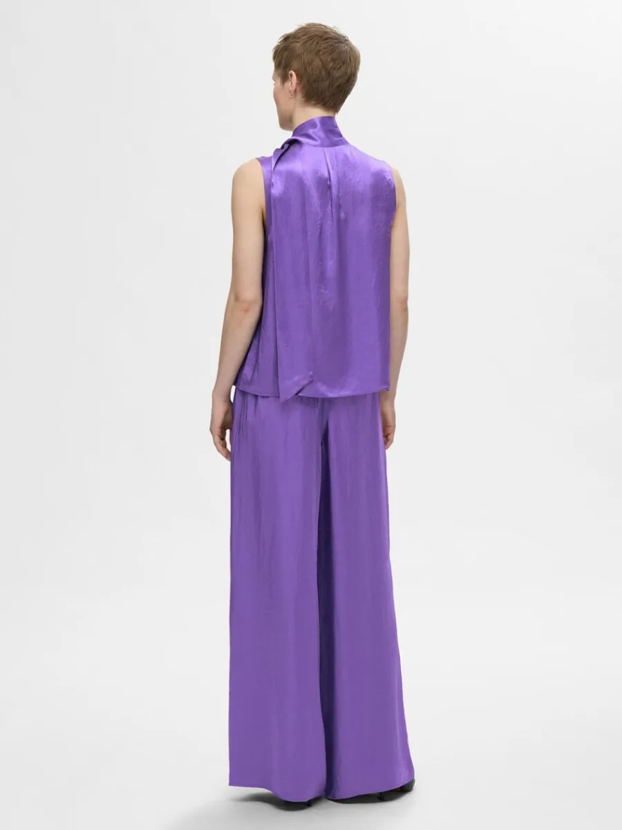 satin_med_rosett_i_halsen_4-1.webp SELECTED SATIN MED ROSETT I HALSEN TOPP Purple Best