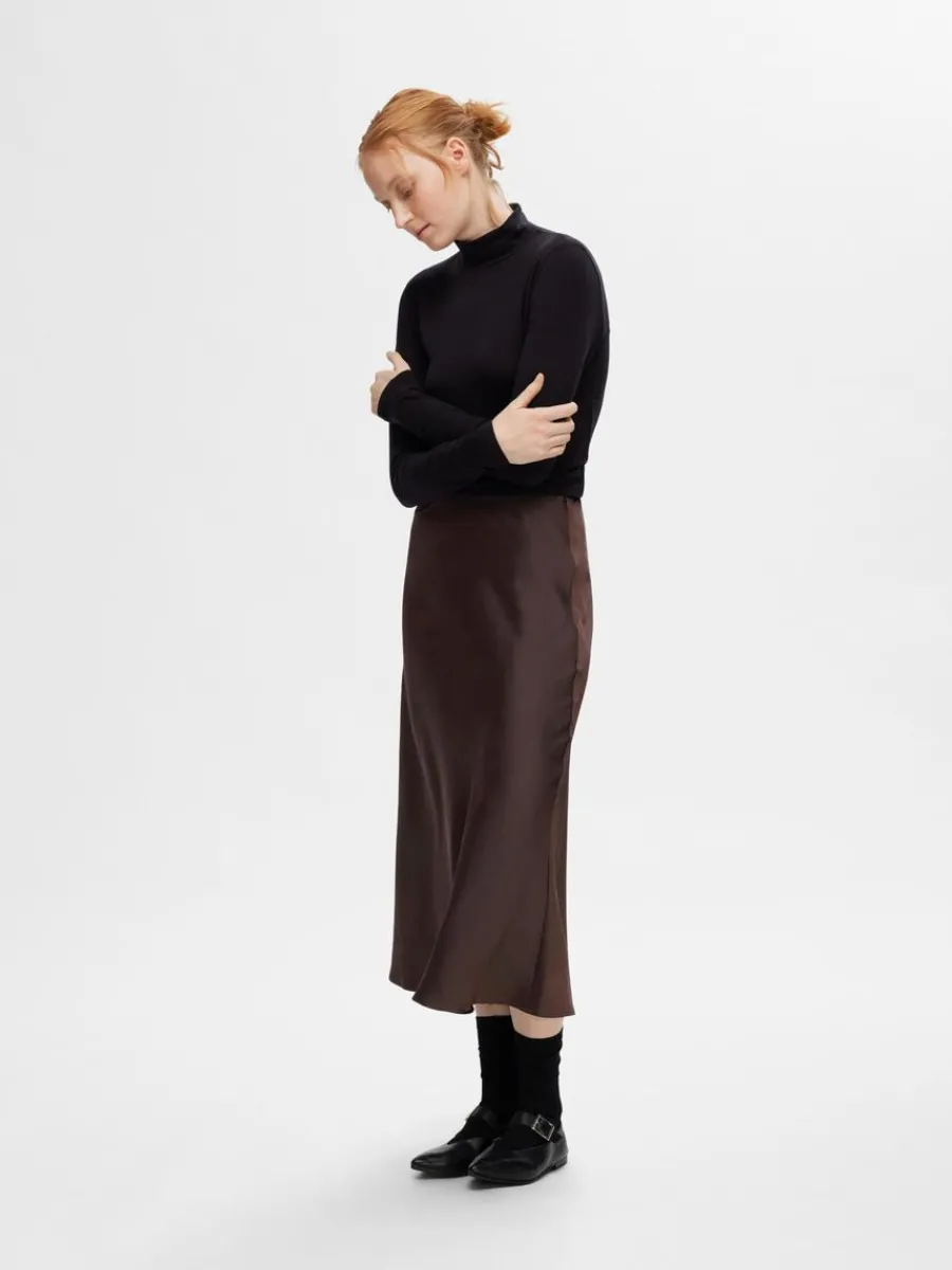satin_midikjol_3-4.webp SELECTED SATIN MIDIKJOL Brown Sale