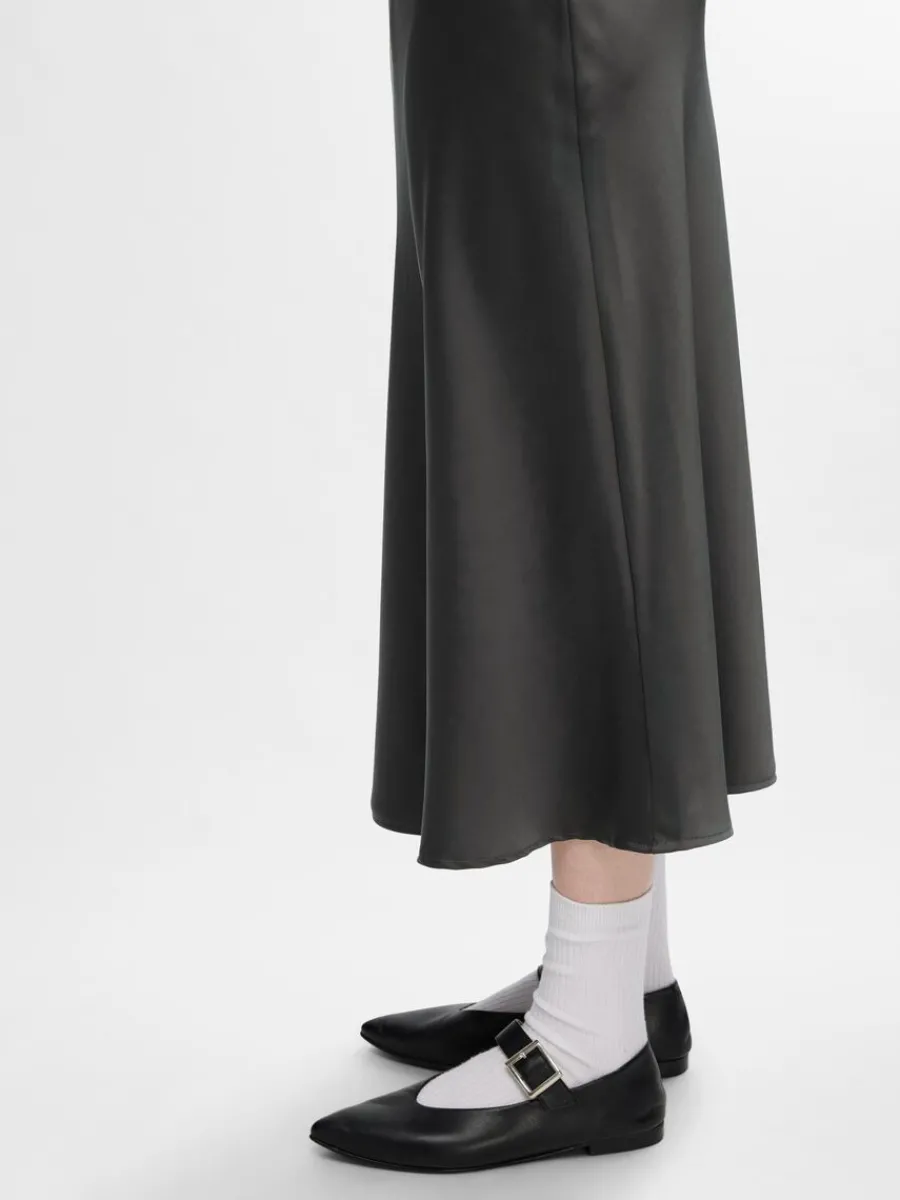 satin_midikjol_4-3.webp SELECTED SATIN MIDIKJOL Grey Cheap