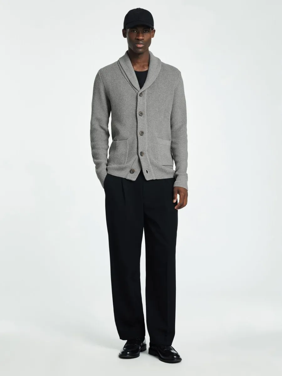 sjalkrage_stickad_kofta_1-1.webp SELECTED SJALKRAGE STICKAD KOFTA Grey Clearance