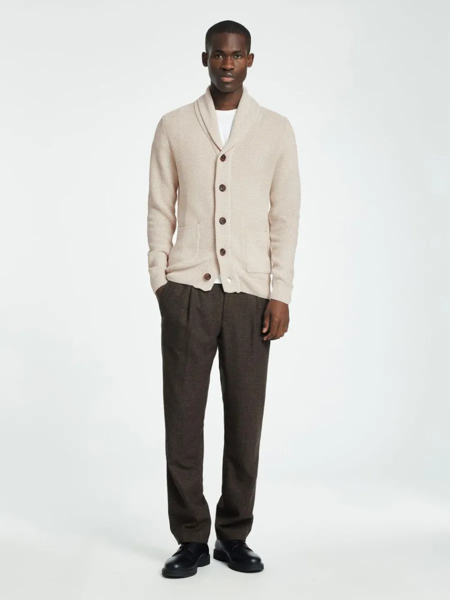 sjalkrage_stickad_kofta_1.webp SELECTED SJALKRAGE STICKAD KOFTA Beige Shop