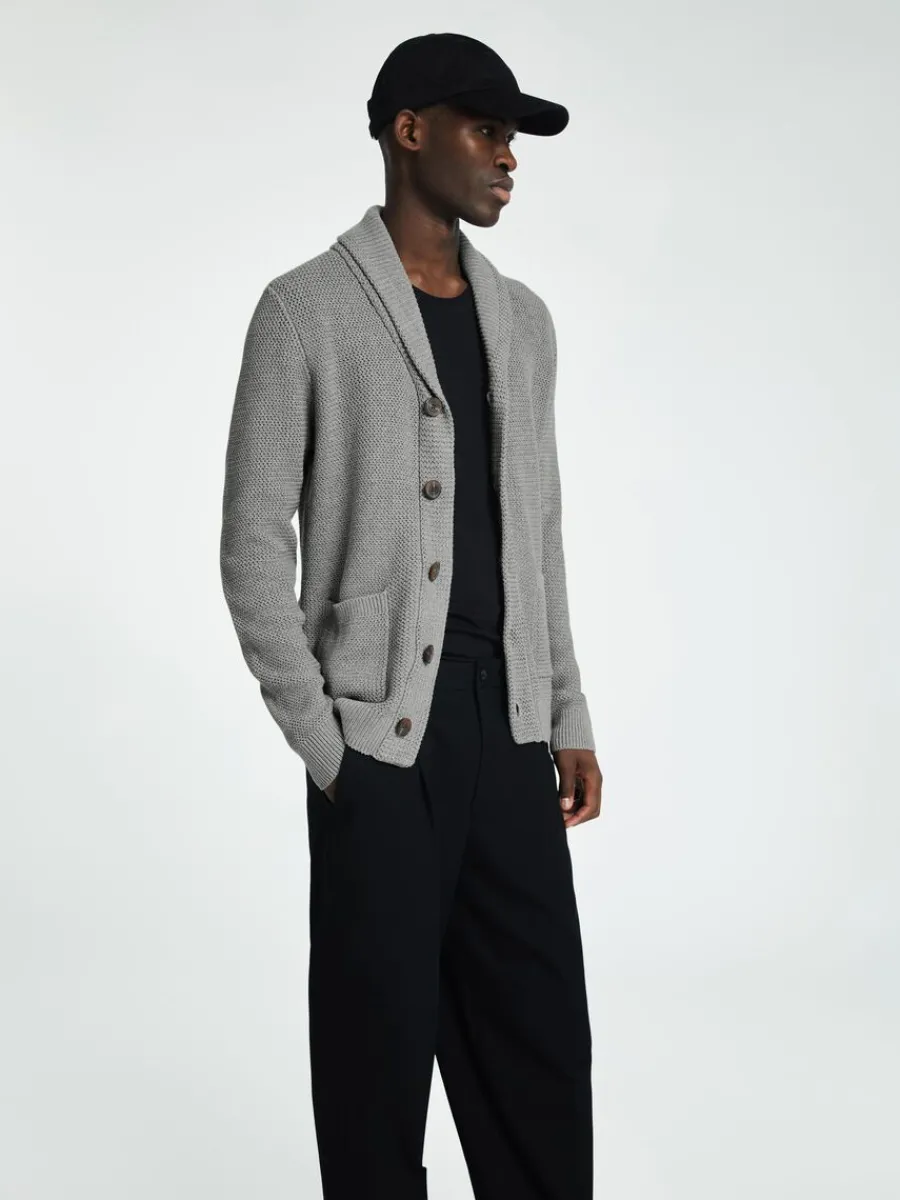 sjalkrage_stickad_kofta_2-1.webp SELECTED SJALKRAGE STICKAD KOFTA Grey Clearance