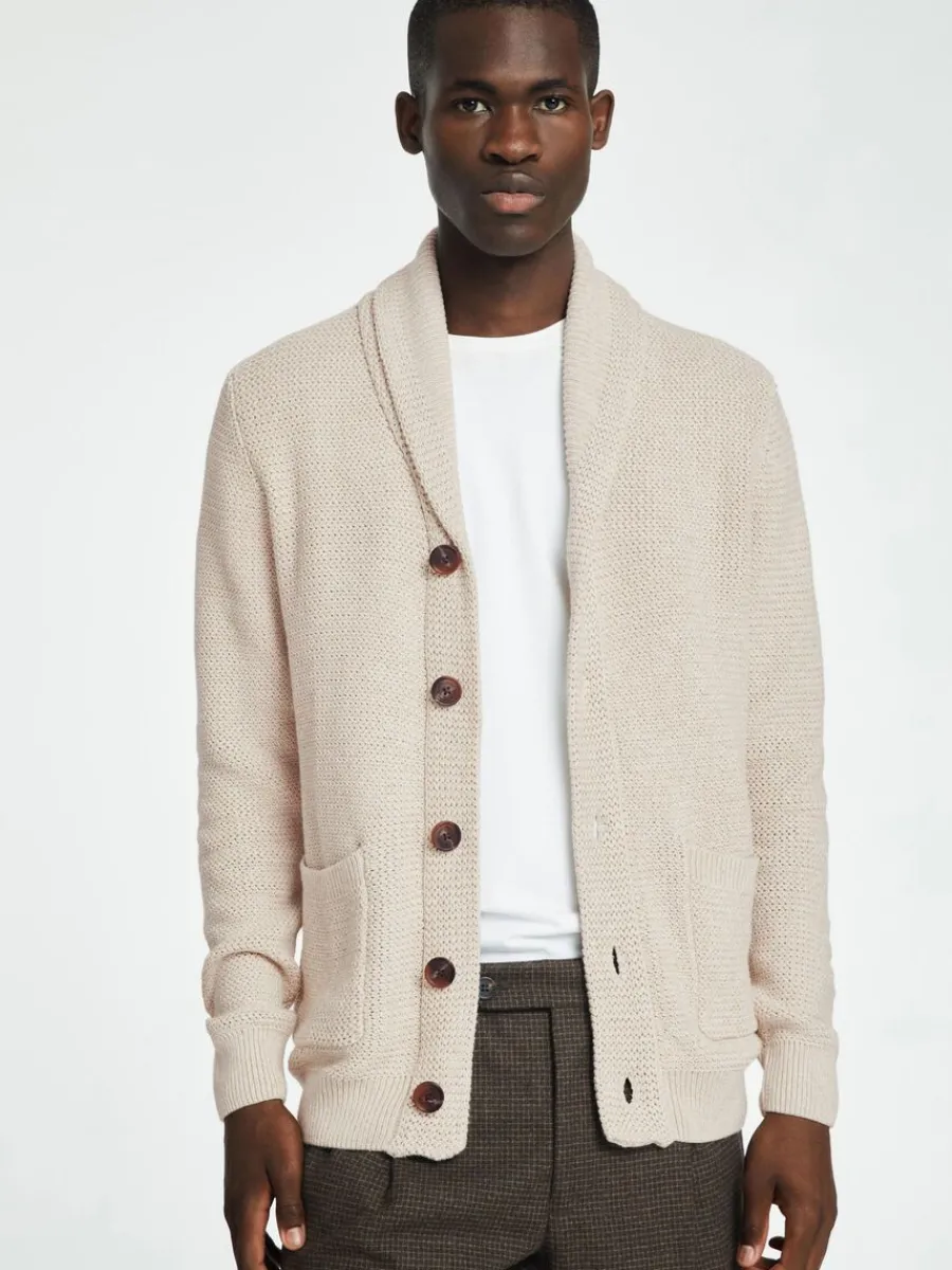 sjalkrage_stickad_kofta_2.webp SELECTED SJALKRAGE STICKAD KOFTA Beige Shop