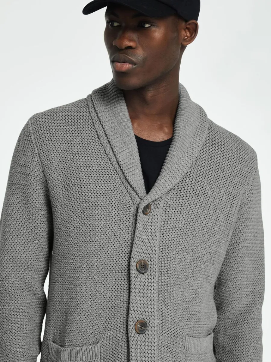 sjalkrage_stickad_kofta_3-1.webp SELECTED SJALKRAGE STICKAD KOFTA Grey Clearance