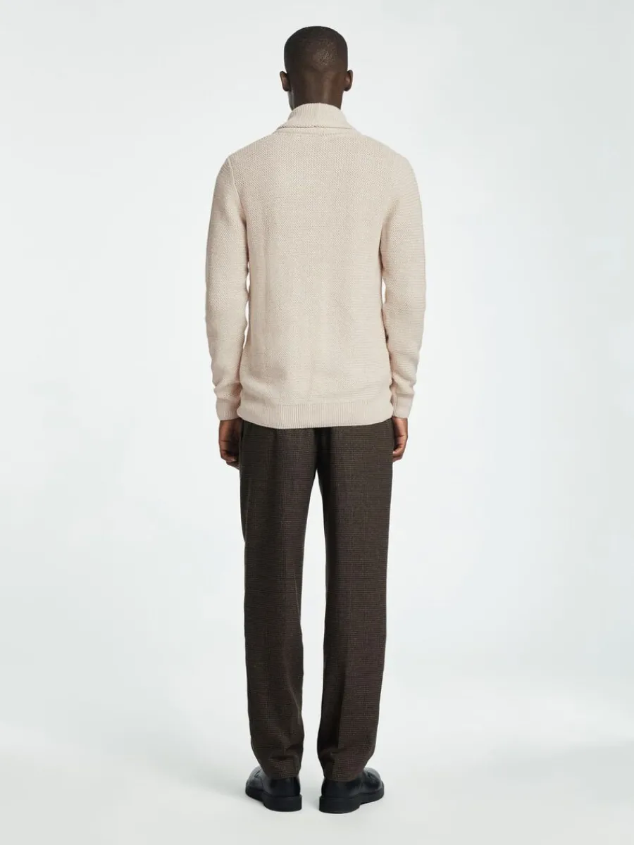 sjalkrage_stickad_kofta_5.webp SELECTED SJALKRAGE STICKAD KOFTA Beige Shop