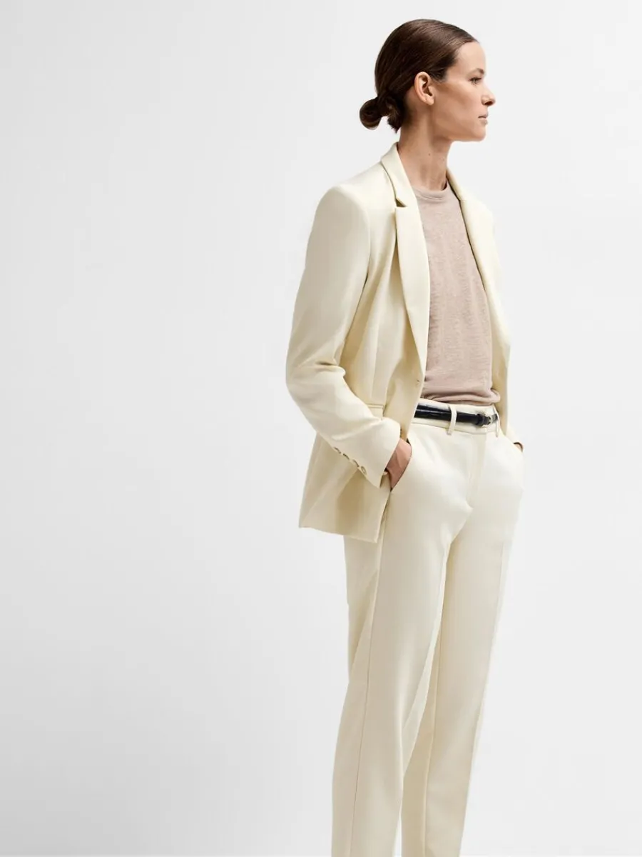 skrddarsydd_beskuren_byxo_2.webp SELECTED SKRÄDDARSYDD BESKUREN BYXOR Beige Fashion