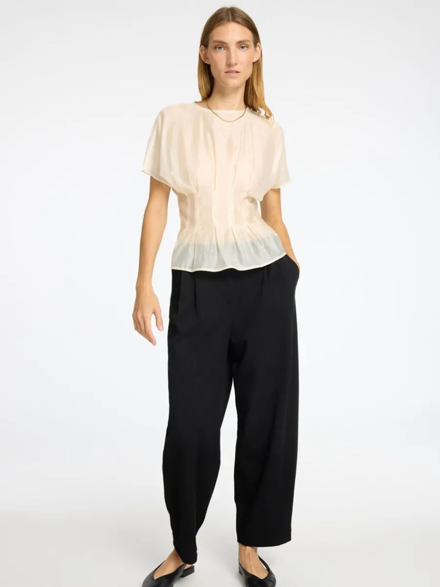 skrddarsydda__barrel_fitb_2.webp SELECTED SKRÄDDARSYDDA - BARREL FIT-BYXOR Black Flash Sale
