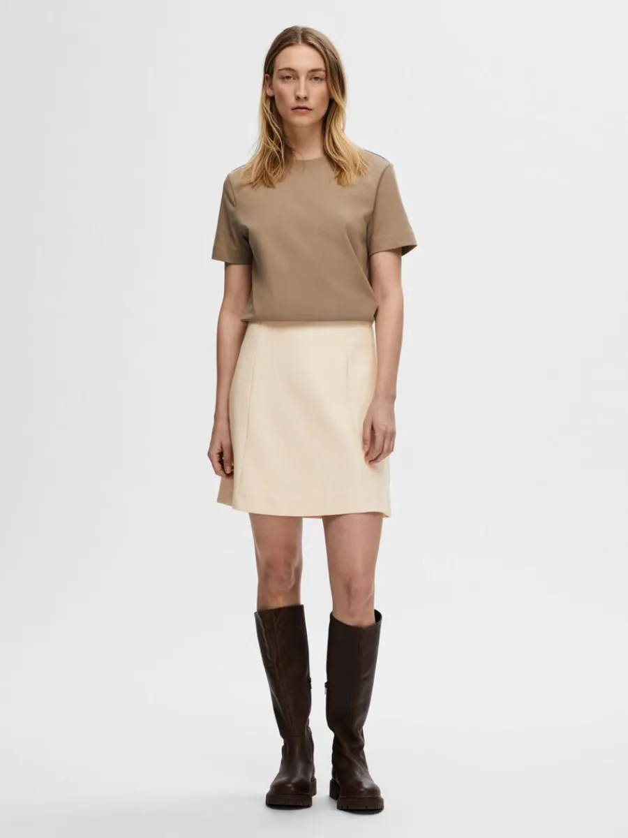skrddarsydda__minikjol_2-1.webp SELECTED SKRÄDDARSYDDA - MINIKJOL Beige Fashion