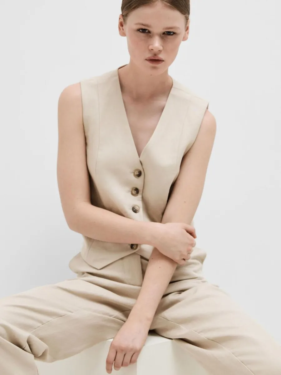 skrddarsydda__vst_2-4.webp SELECTED SKRÄDDARSYDDA - VÄST Beige Cheap