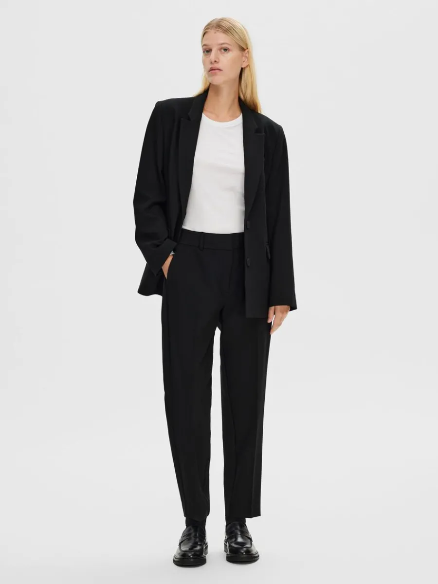 slim_fit_beskurna_byxor_1.webp SELECTED SLIM FIT BESKURNA BYXOR Black Fashion