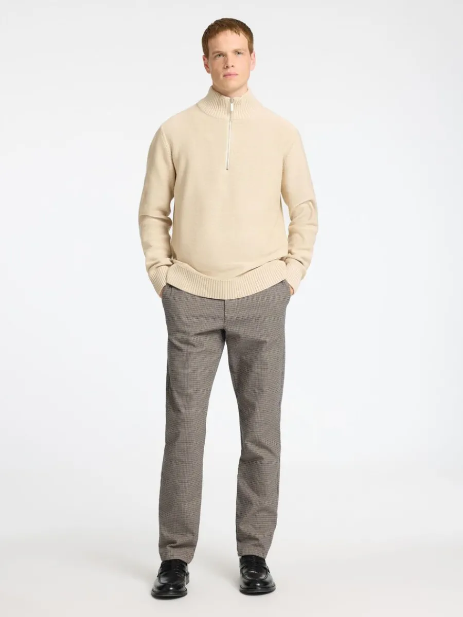 slim_fit_chinos_2.webp SELECTED 175 SLIM FIT CHINOS Brown Best