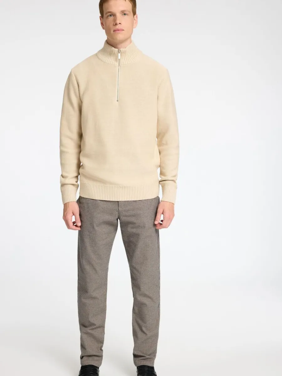 slim_fit_chinos_3.webp SELECTED 175 SLIM FIT CHINOS Brown Best