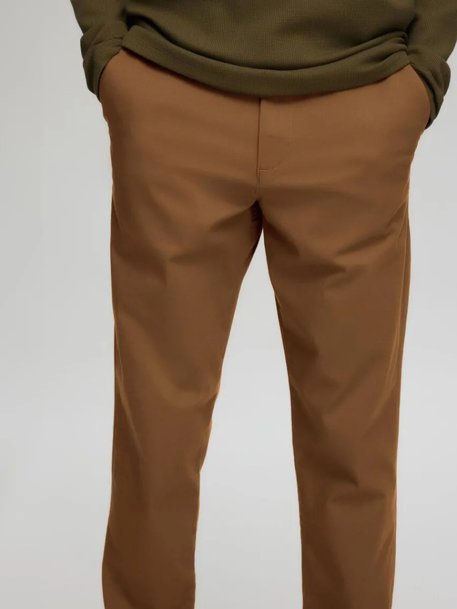 slim_fit_flex_chinos_5-3.webp SELECTED 175 SLIM FIT FLEX CHINOS Brown Sale