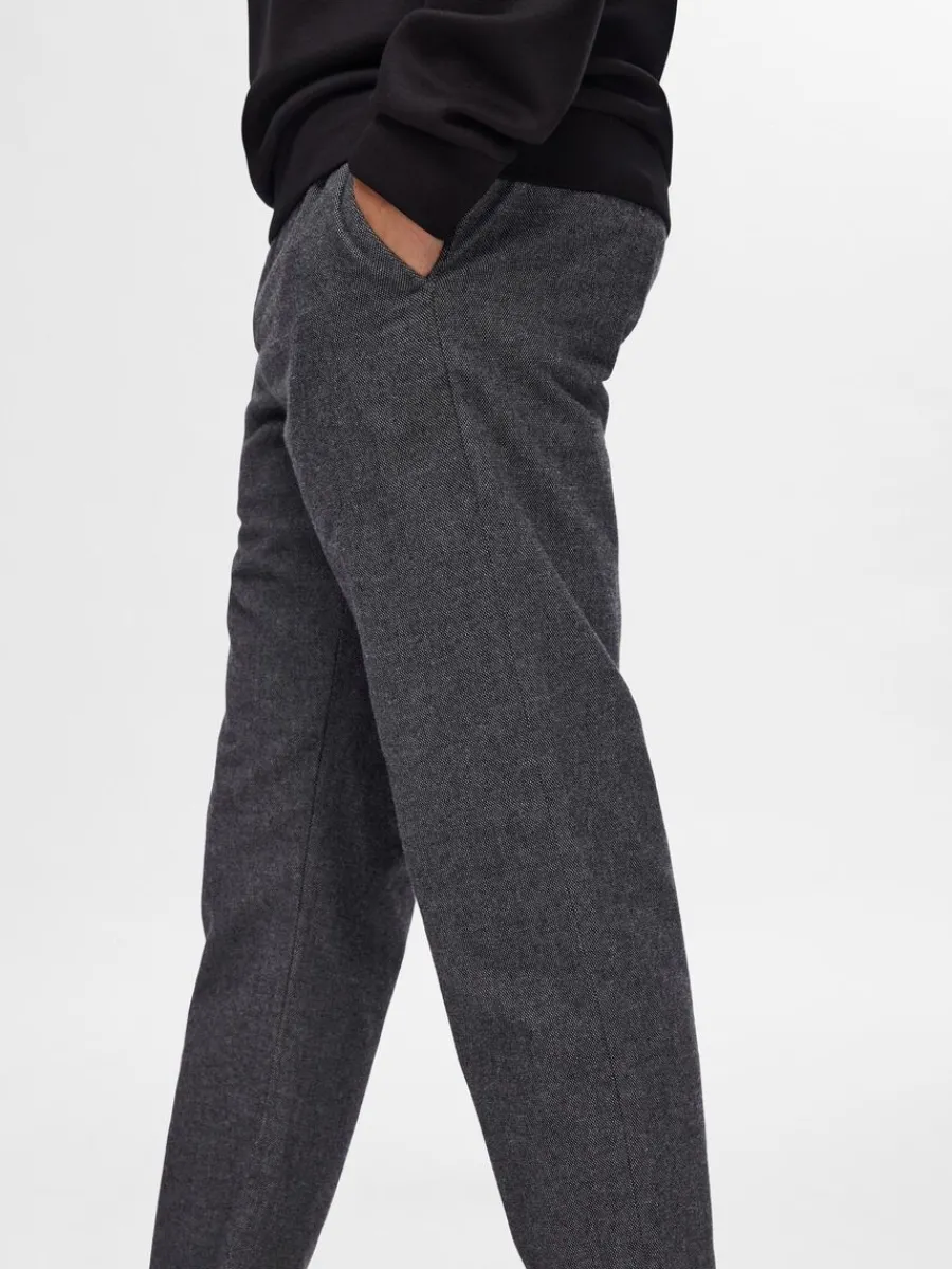 slimfit_brushed_chinos_3.webp SELECTED 175 SLIM-FIT BRUSHED CHINOS Grey Clearance