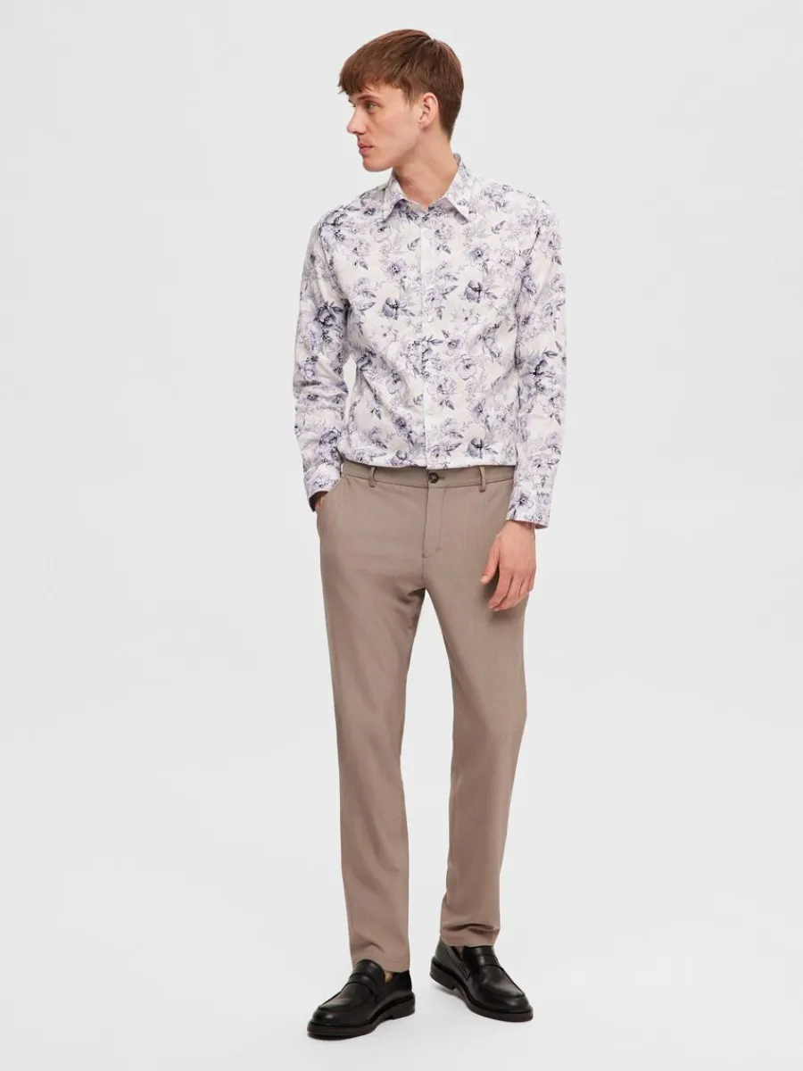 slimfit_byxor_1-1.webp SELECTED 175 SLIM-FIT BYXOR Beige Clearance