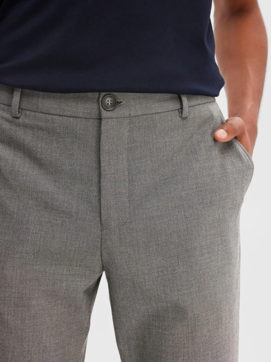 slimfit_byxor_4-3.webp SELECTED 175 SLIM-FIT BYXOR Grey New