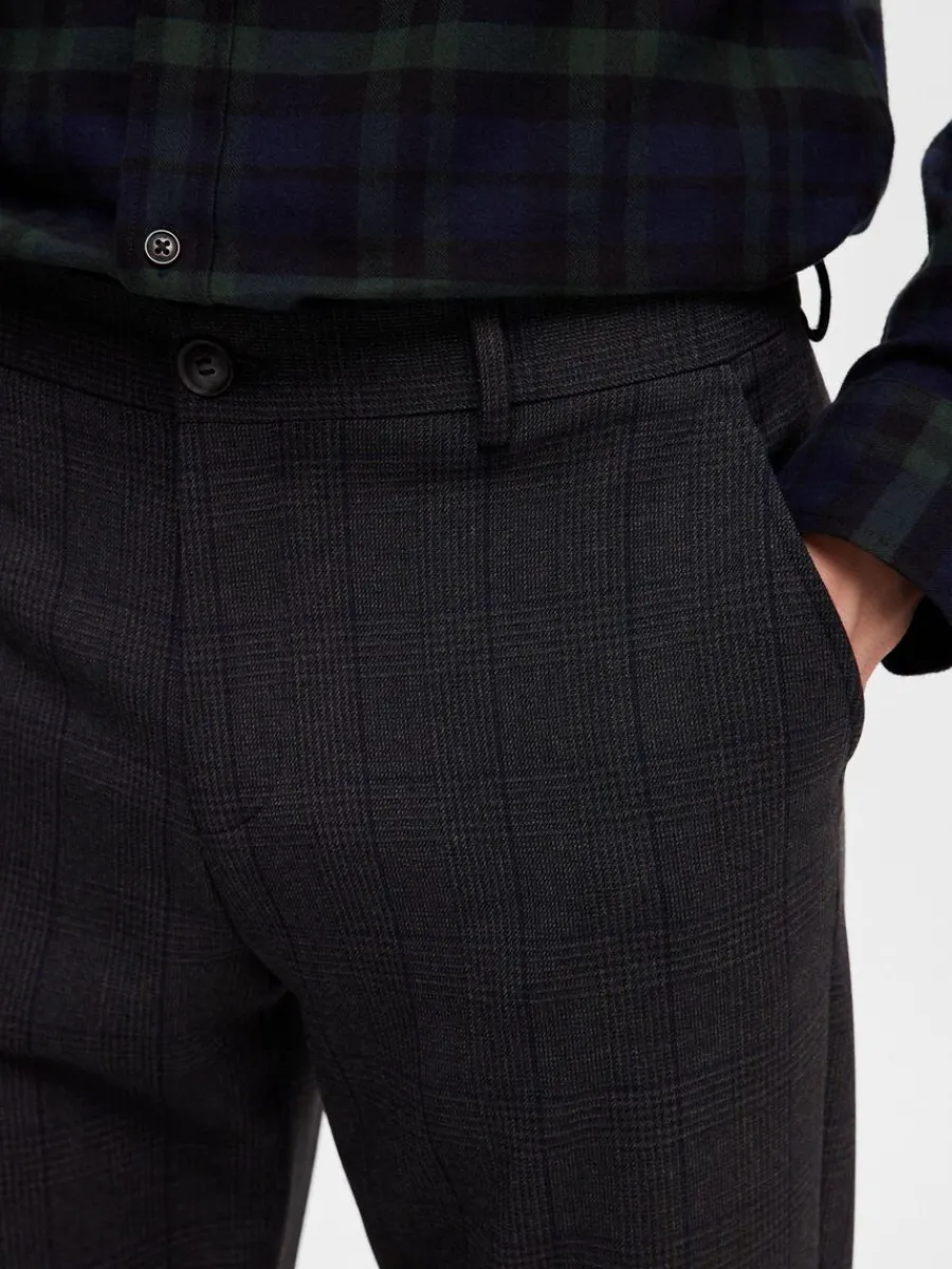 slimfit_byxor_4-8.webp SELECTED 175 SLIM-FIT BYXOR Grey New