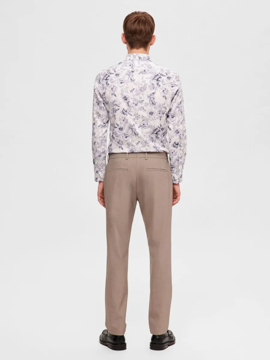 slimfit_byxor_5-1.webp SELECTED 175 SLIM-FIT BYXOR Beige Clearance