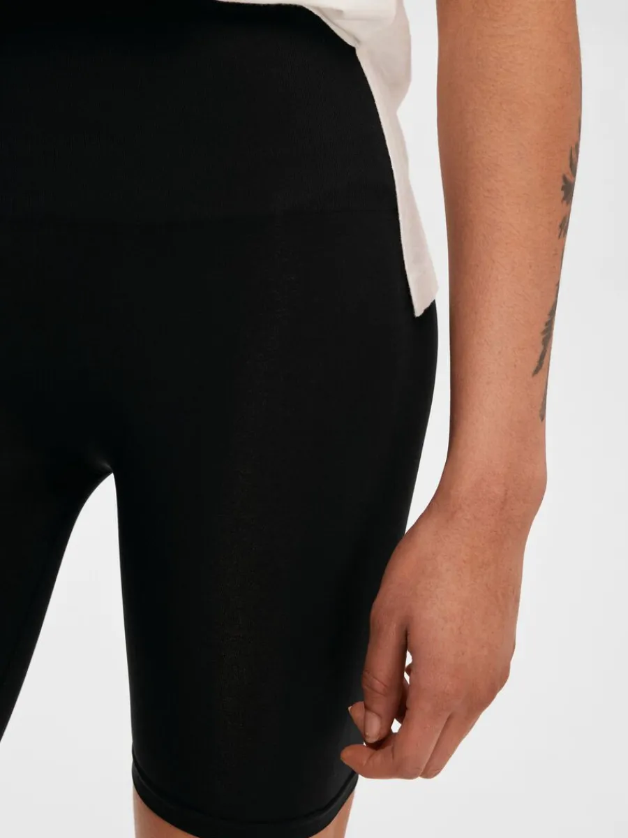 smls_figurformande_shorts_4.webp SELECTED SÖMLÖS FIGURFORMANDE SHORTS Black Cheap