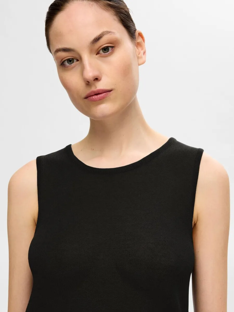stickad_linne_3-4.webp SELECTED STICKAD LINNE Black Best