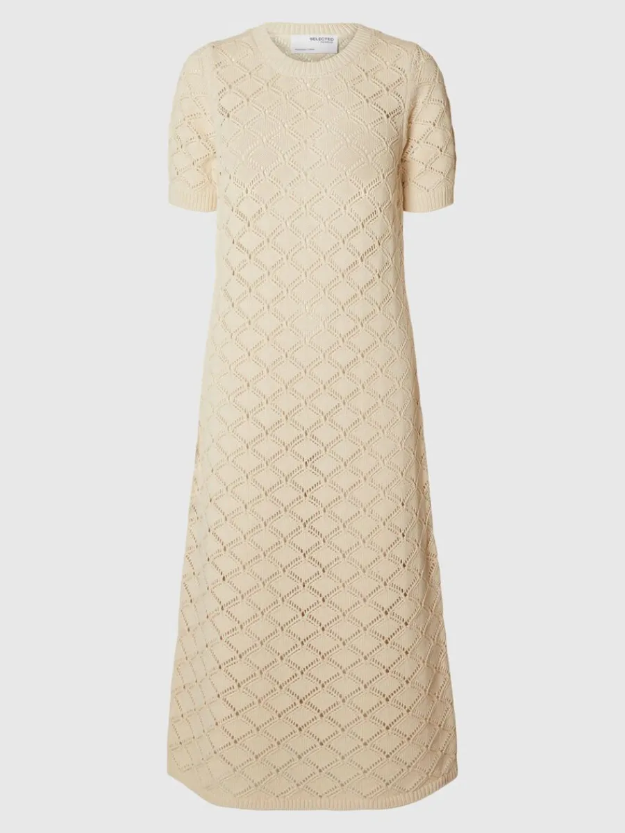 stickad_maxiklnning_5-6.webp SELECTED STICKAD MAXIKLÄNNING Beige Sale