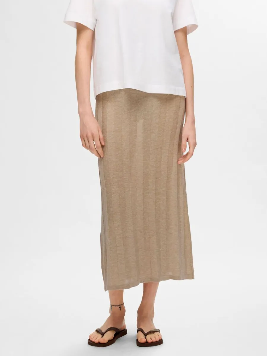 stickad_midikjol_1-1.webp SELECTED STICKAD MIDIKJOL Beige Cheap