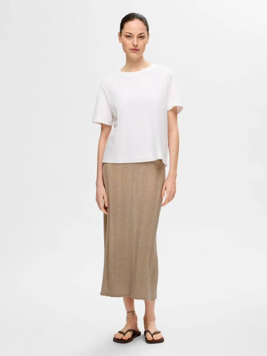 stickad_midikjol_2-1.webp SELECTED STICKAD MIDIKJOL Beige Cheap