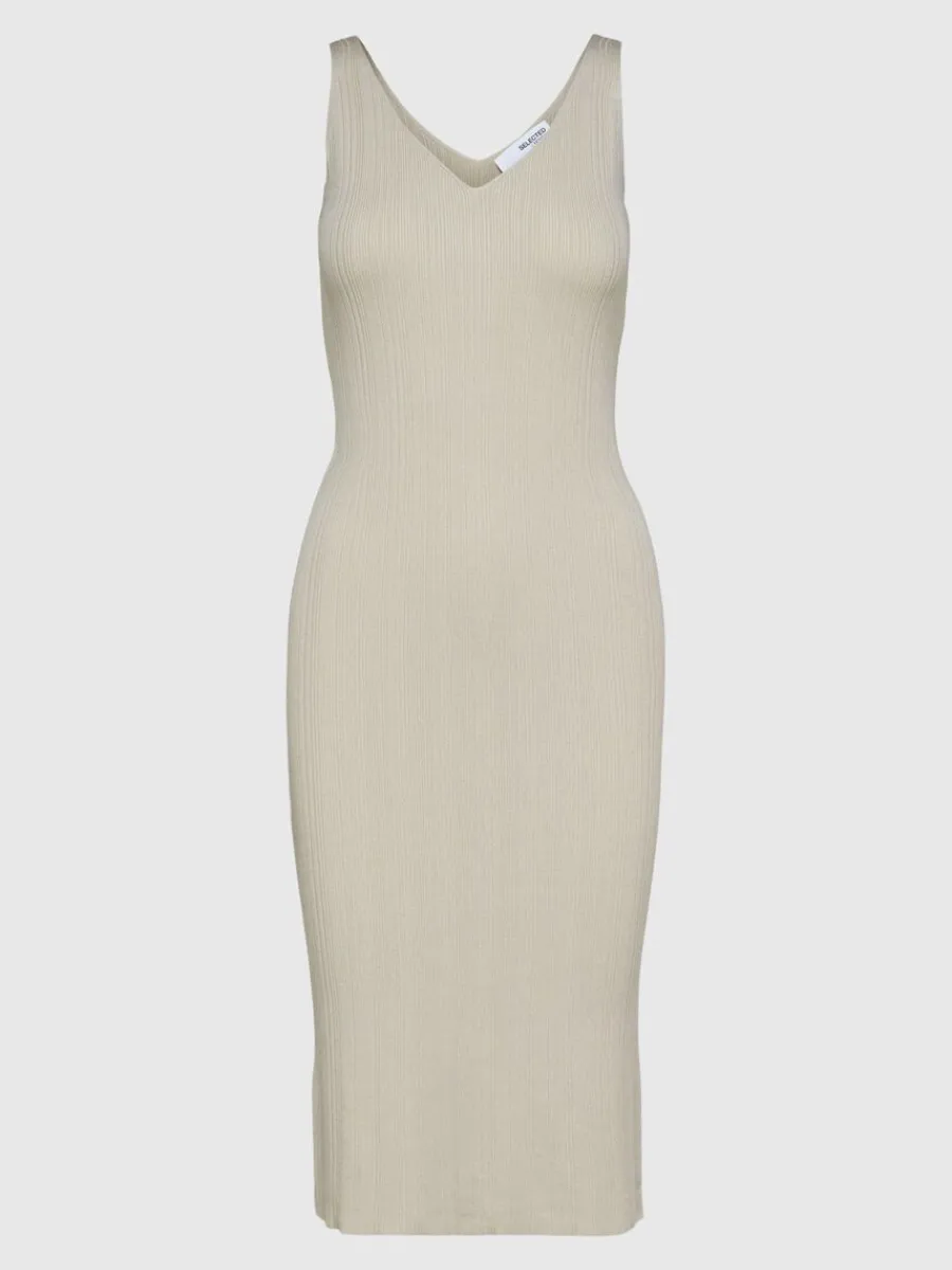stickad_midiklnning_5.webp SELECTED STICKAD MIDIKLÄNNING Beige Store