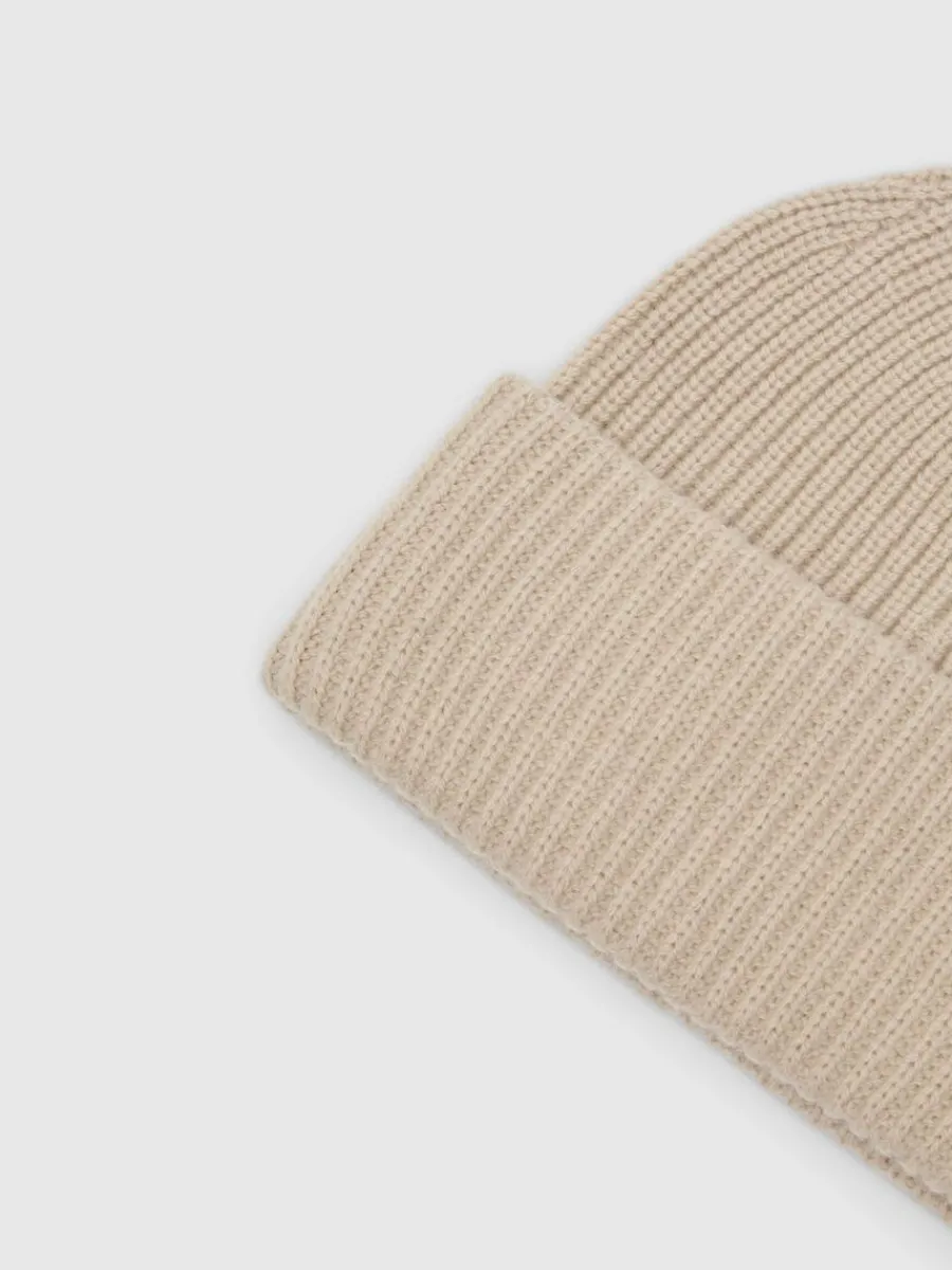 stickad_mssa_1-2.webp SELECTED STICKAD MÖSSA Beige Store