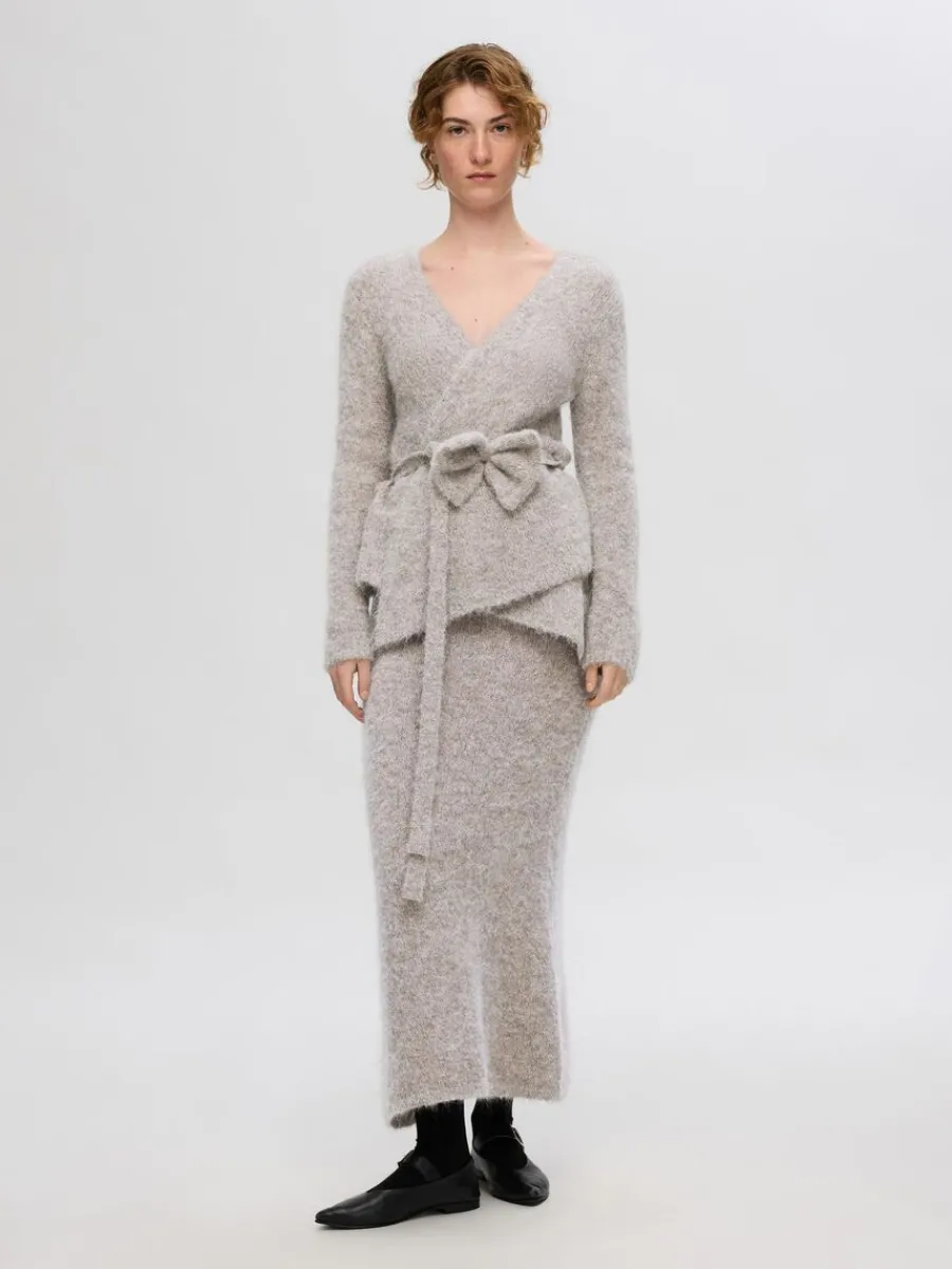 stickad_omlottkofta_1.webp SELECTED STICKAD OMLOTTKOFTA Grey Cheap