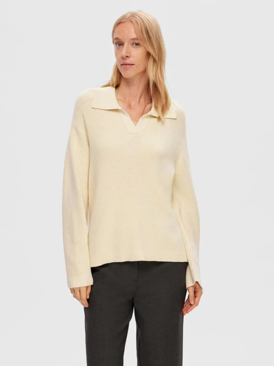 stickad_piktopp_trja_0.webp SELECTED STICKAD PIKÉTOPP TRÖJA Beige Store