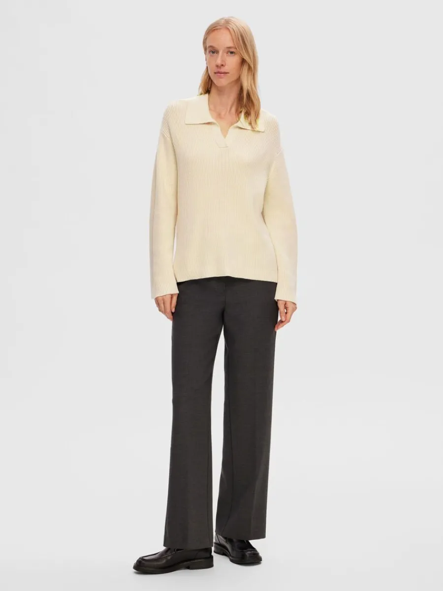 stickad_piktopp_trja_1.webp SELECTED STICKAD PIKÉTOPP TRÖJA Beige Store