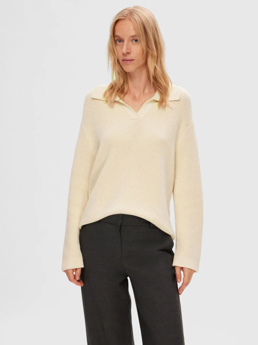 stickad_piktopp_trja_2.webp SELECTED STICKAD PIKÉTOPP TRÖJA Beige Store