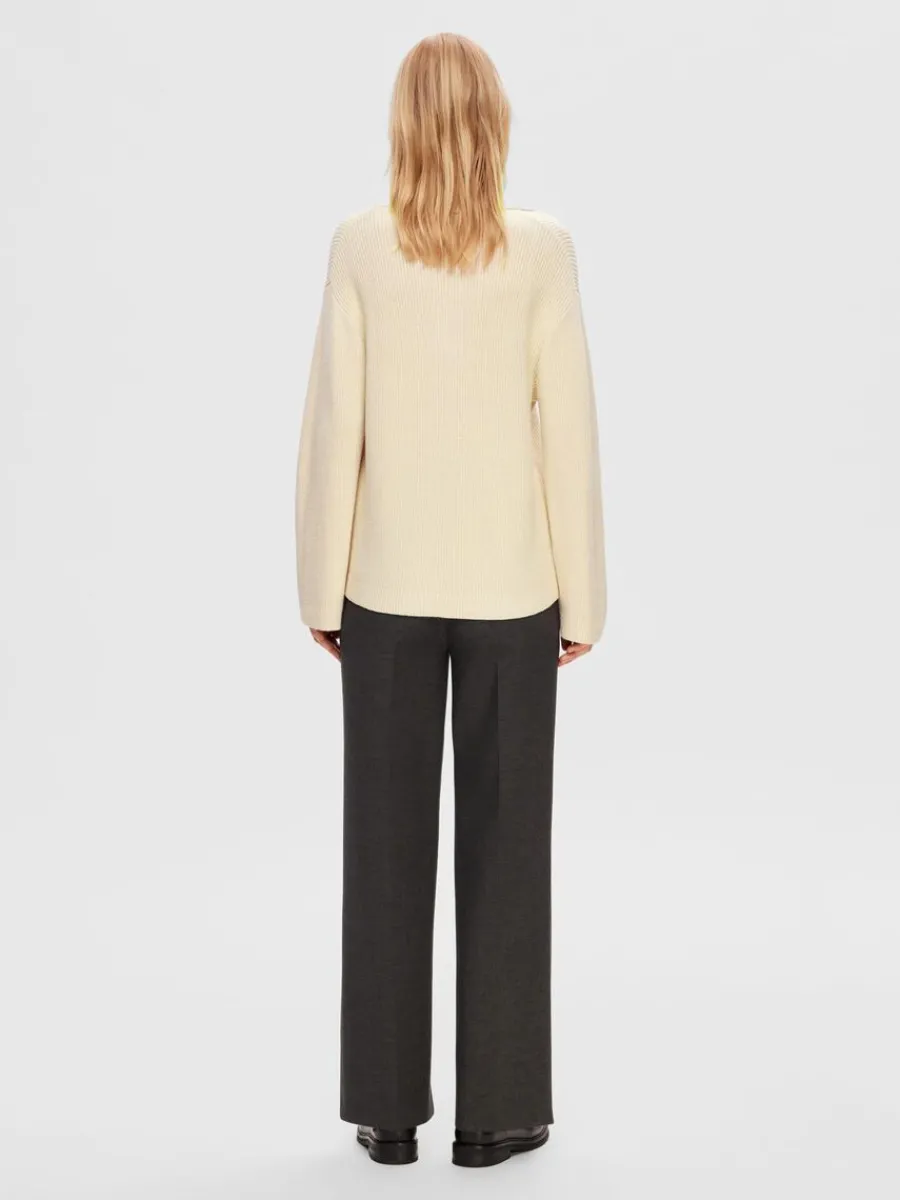 stickad_piktopp_trja_4.webp SELECTED STICKAD PIKÉTOPP TRÖJA Beige Store
