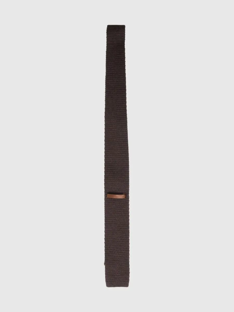 stickad_slips_1-1.webp SELECTED STICKAD SLIPS Brown Hot