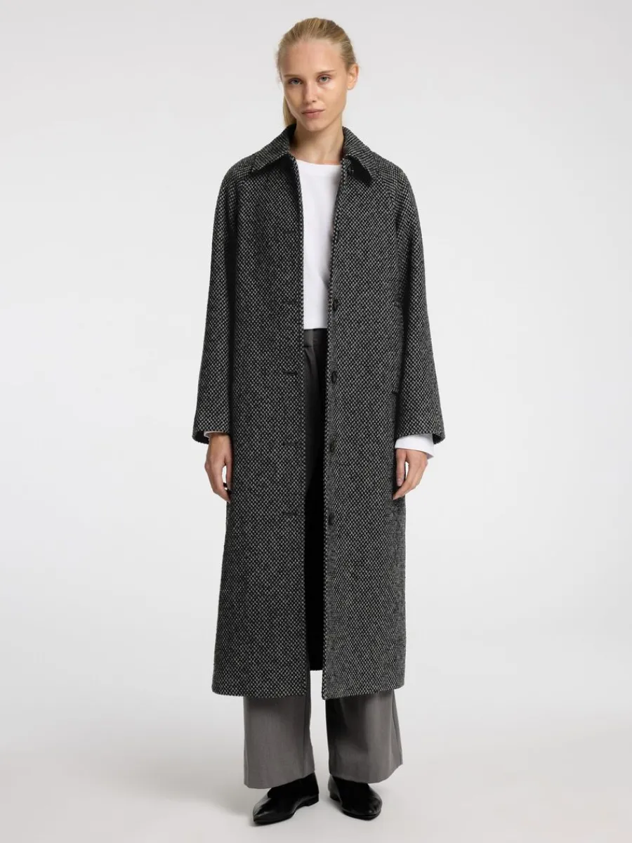 strukturerad_lng_kappa_1.webp SELECTED STRUKTURERAD LÅNG KAPPA Grey Discount