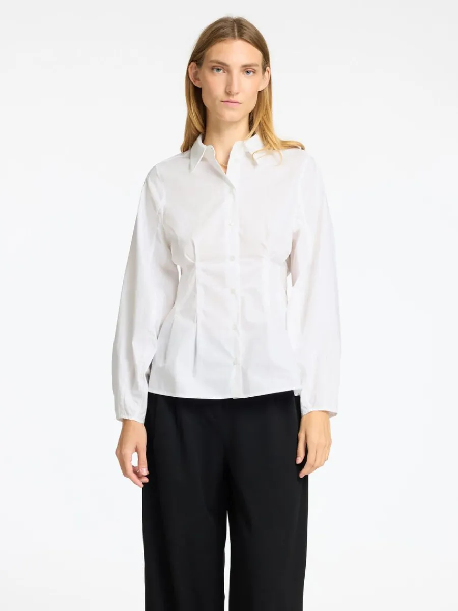 strukturerad_skjorta_0.webp SELECTED STRUKTURERAD SKJORTA White Fashion