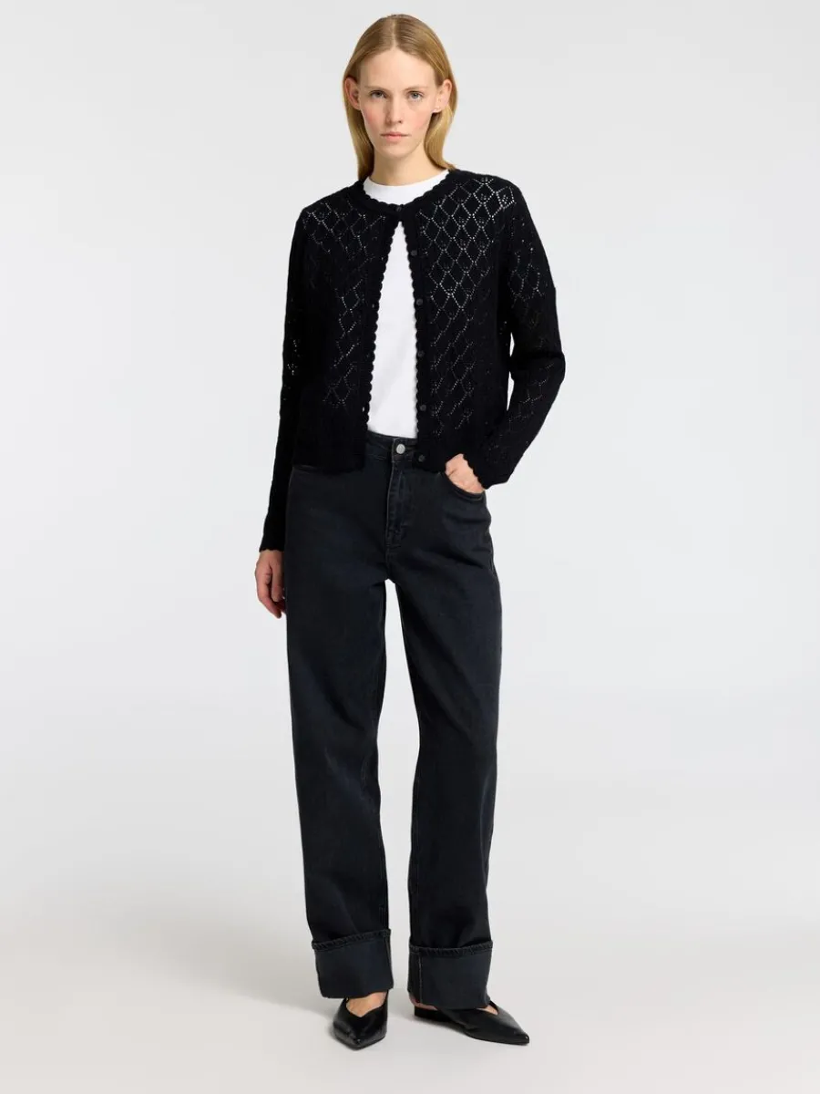 strukturerad_stickad_koft_1-1.webp SELECTED STRUKTURERAD STICKAD KOFTA Black Sale