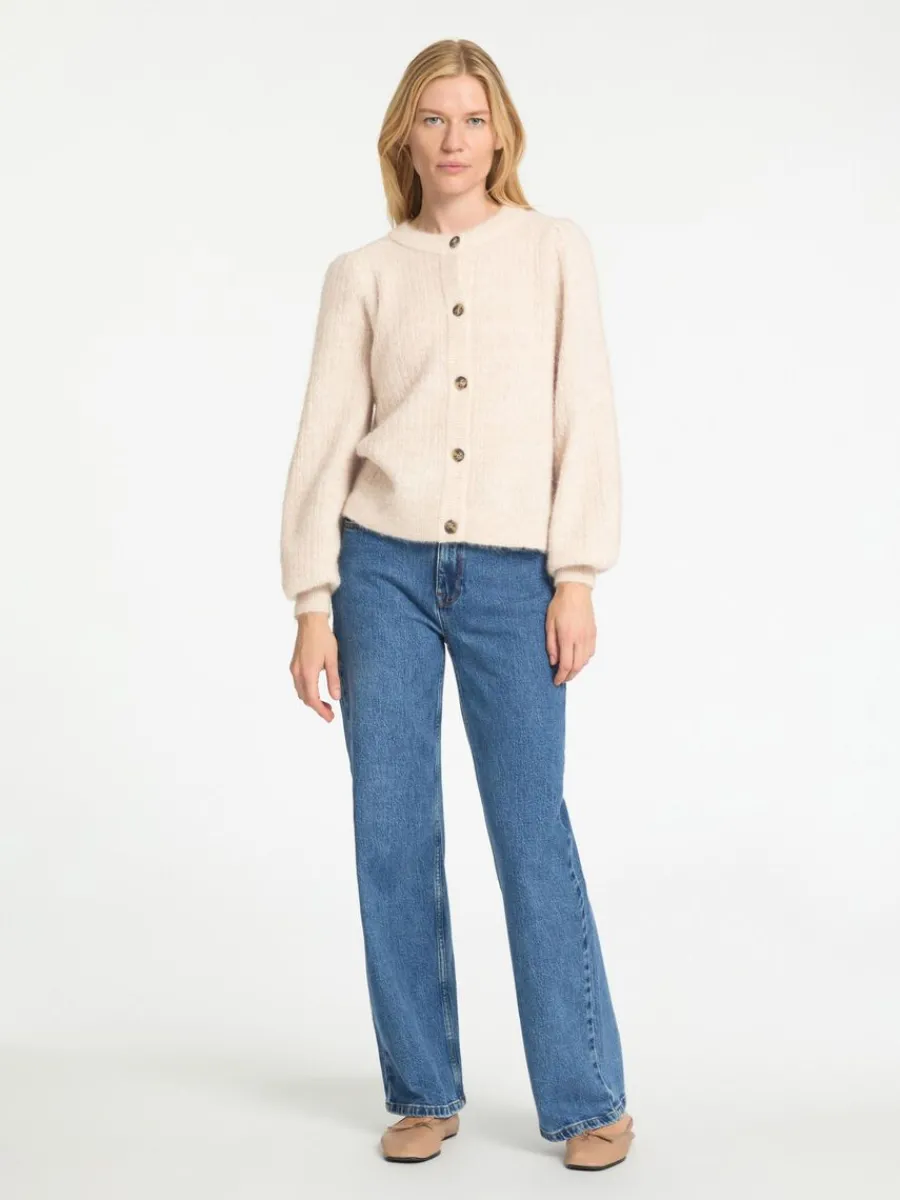 strukturerad_stickad_koft_1-3.webp SELECTED STRUKTURERAD STICKAD KOFTA Beige Best