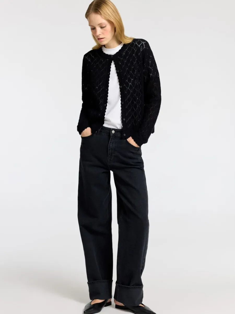 strukturerad_stickad_koft_2-1.webp SELECTED STRUKTURERAD STICKAD KOFTA Black Sale