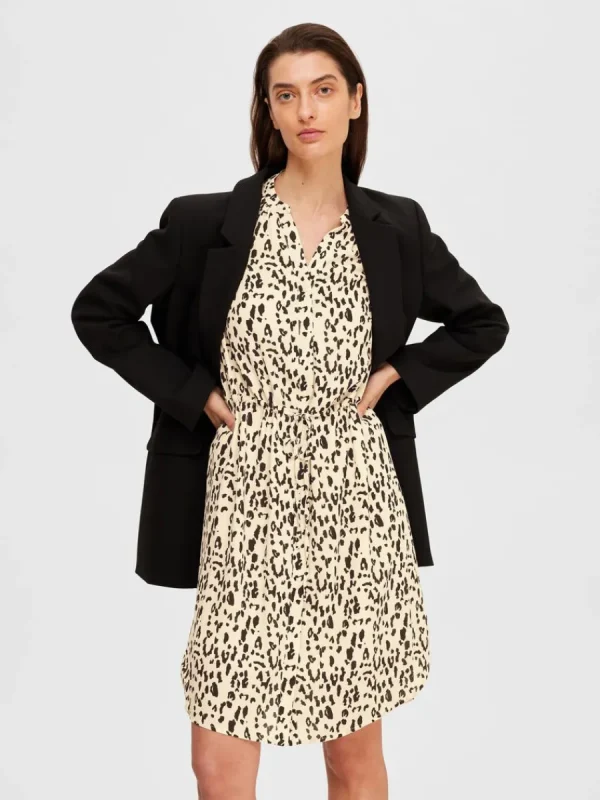SELECTED TRYCK KORT KLÄNNING Beige Hot