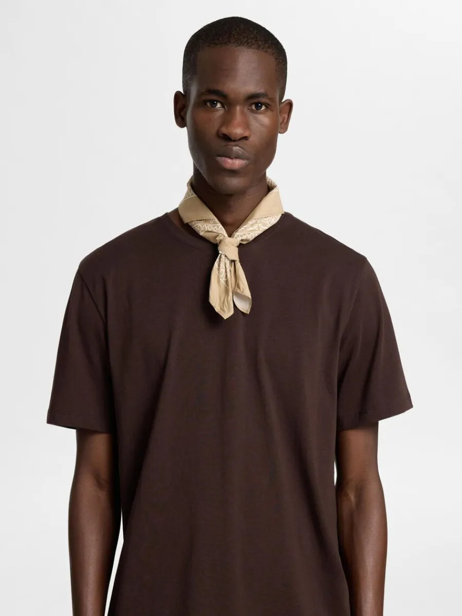 tryckta_halsduk_1-2.webp SELECTED TRYCKTA HALSDUK Beige Flash Sale