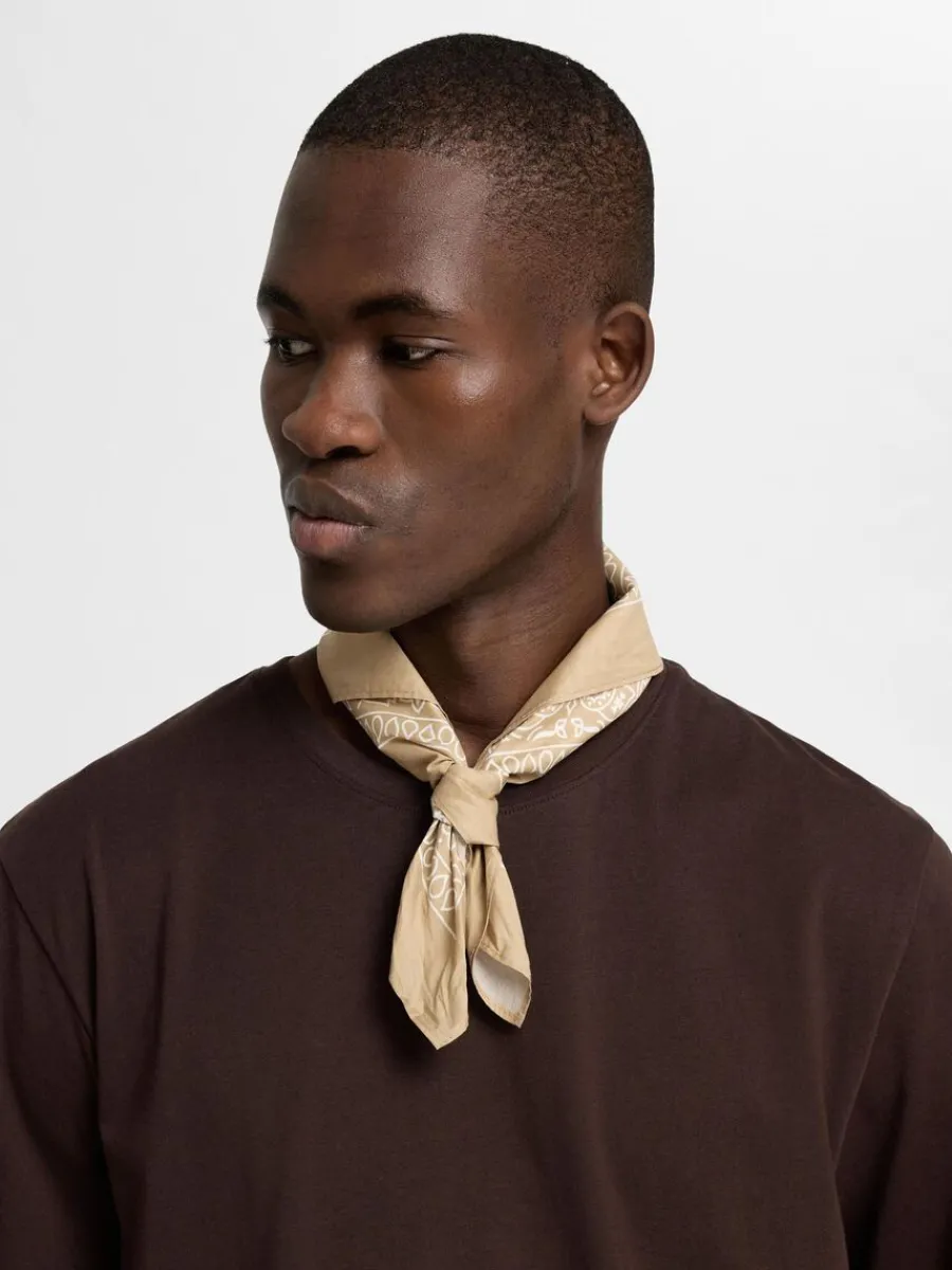tryckta_halsduk_3-2.webp SELECTED TRYCKTA HALSDUK Beige Flash Sale