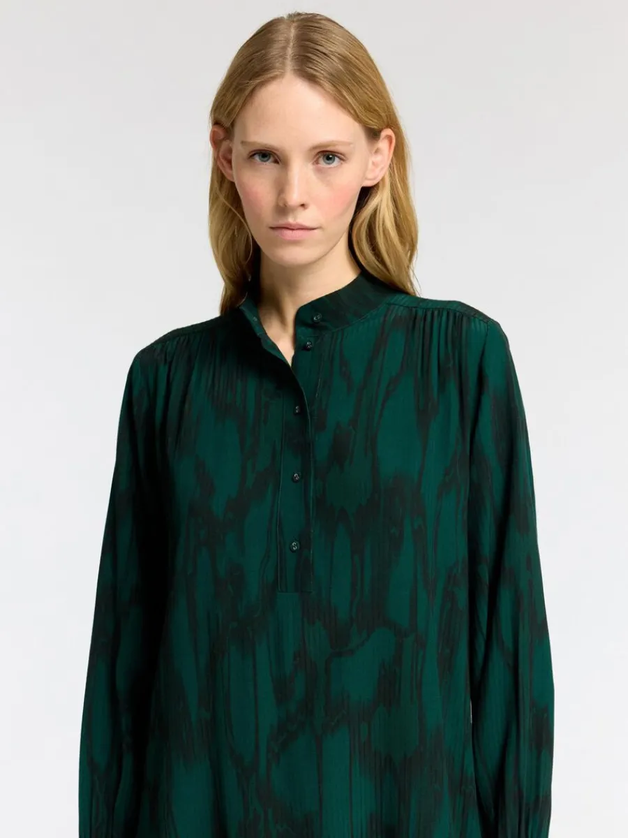tryckta_kort_klnning_3.webp SELECTED TRYCKTA KORT KLÄNNING Green Store