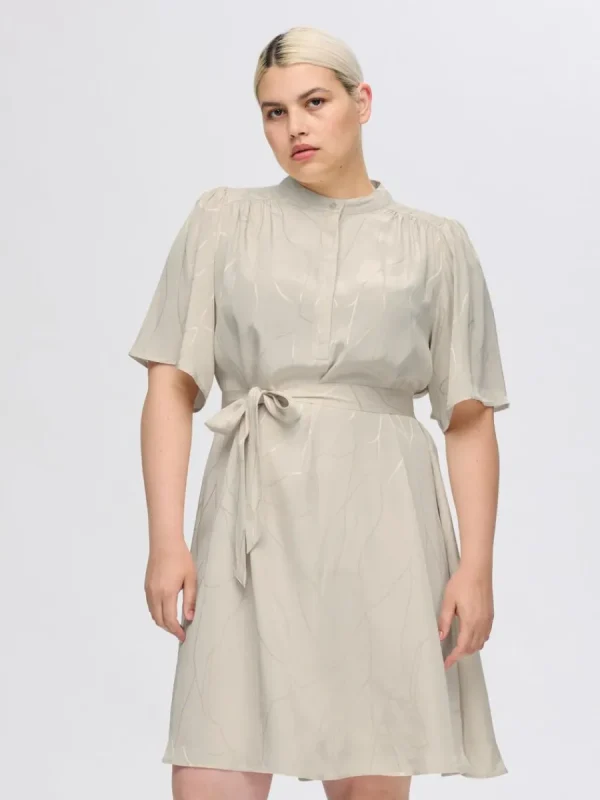 SELECTED TRYCKTA KORT KLÄNNING Beige Hot