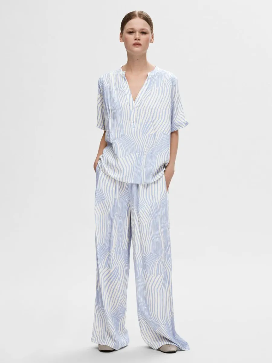 tryckta_kortrmad_topp_1.webp SELECTED TRYCKTA KORTÄRMAD TOPP Blue New