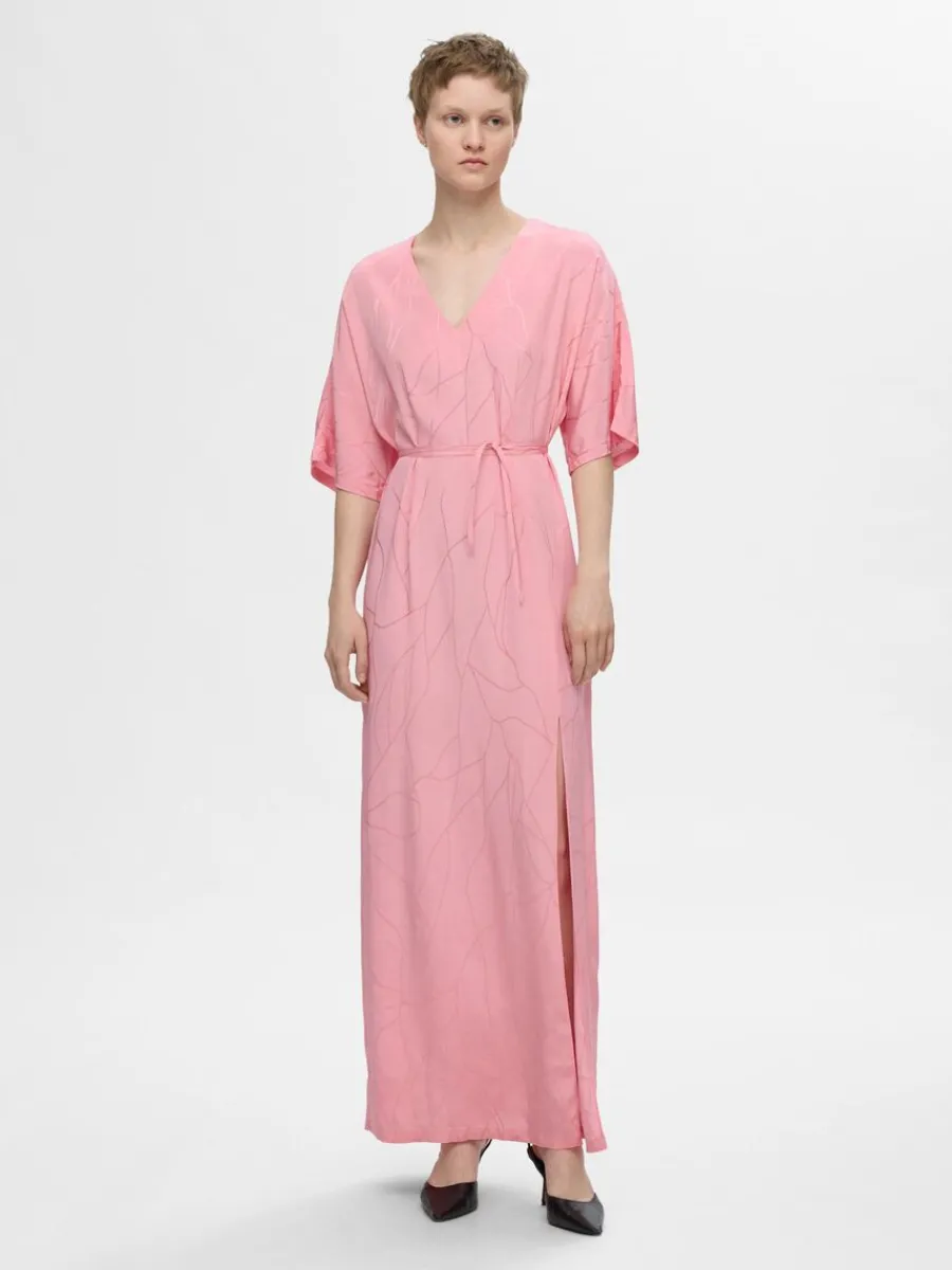 tryckta_maxiklnning_0-1.webp SELECTED TRYCKTA MAXIKLÄNNING Pink Shop