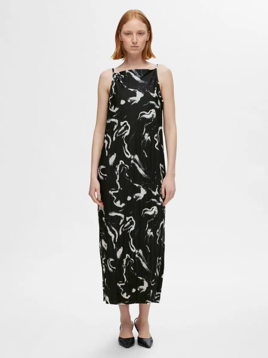 tryckta_maxiklnning_1.webp SELECTED TRYCKTA MAXIKLÄNNING Black Sale