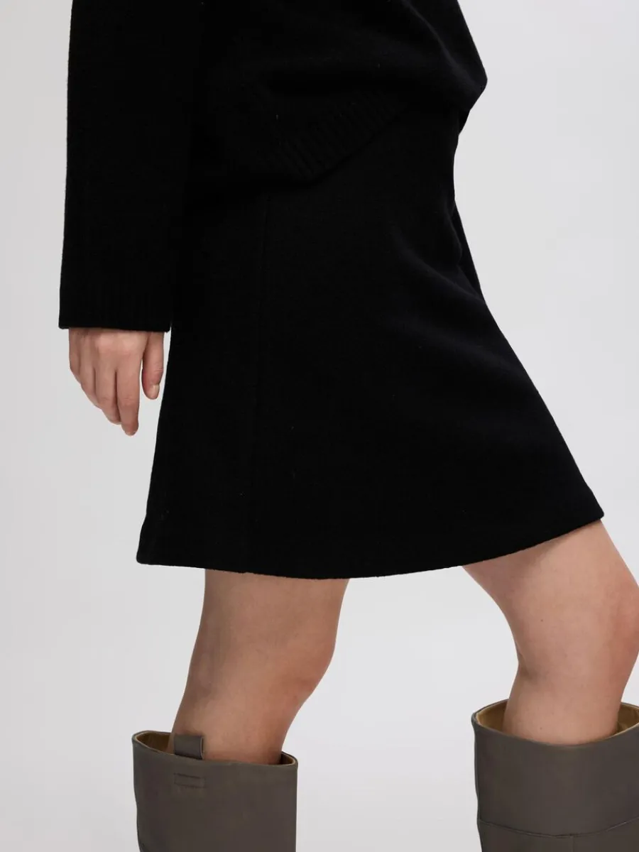 ull_minikjol_3.webp SELECTED 100% ULL MINIKJOL Black Shop