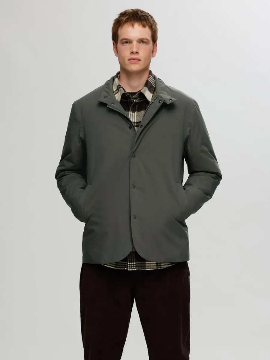 vattenavvisande_ltt_jacka_0.webp SELECTED VATTENAVVISANDE LÄTT JACKA Green Shop